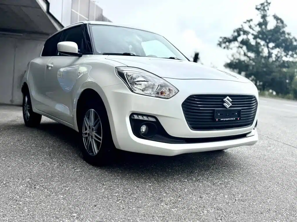 photo d'une Suzuki Swift blanche à vendre au garage du rocher à Venthône