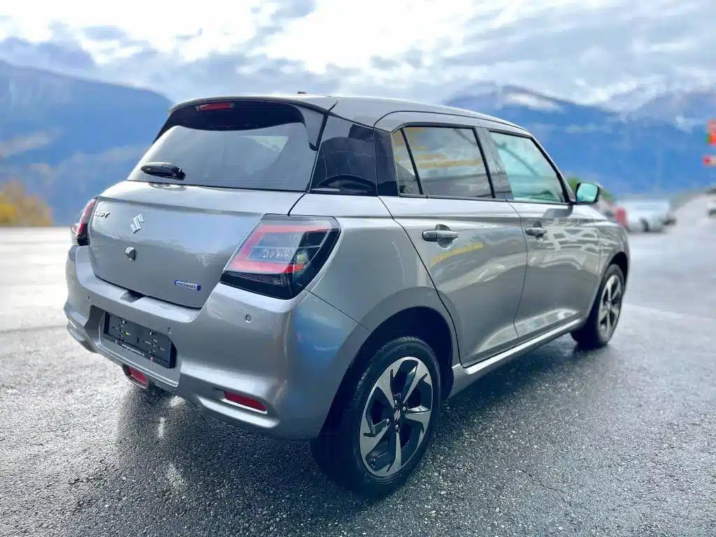 Suzuki Swift grise 4/4 à vendre au Garage du Rocher