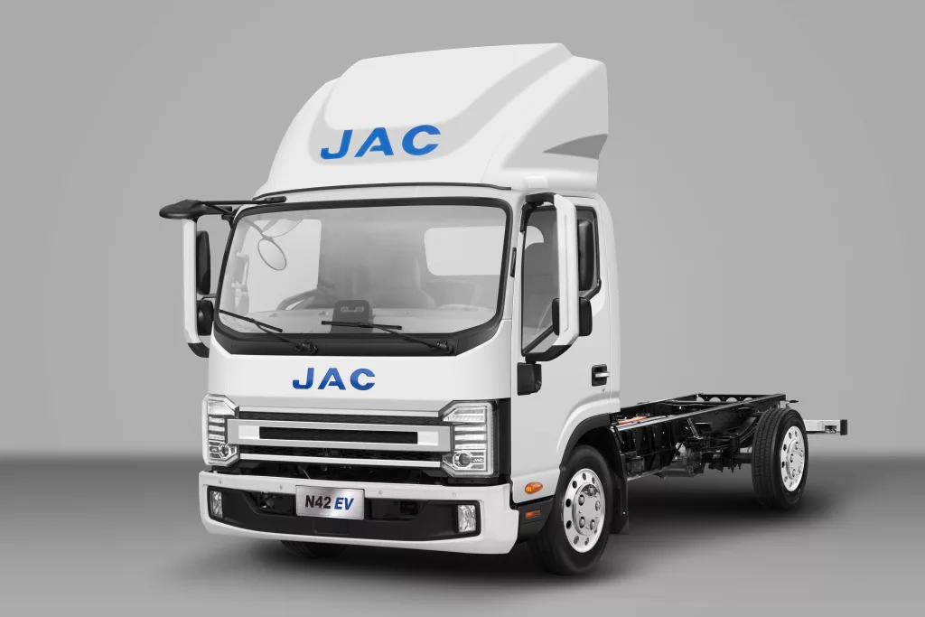 JAC N42EV blanc vue de profil