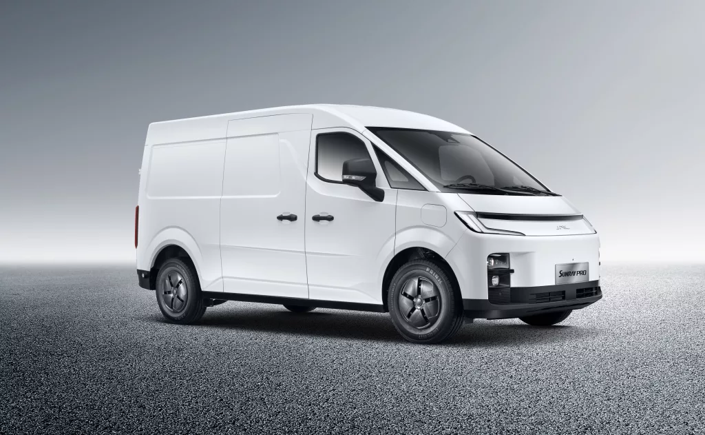 JAC Sunray Pro EV blanc exposé de profil
